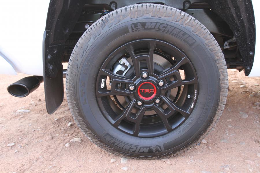 Колеса Toyota Tundra TRD Pro CrewMax 2018 года  (фото 43 из 52)